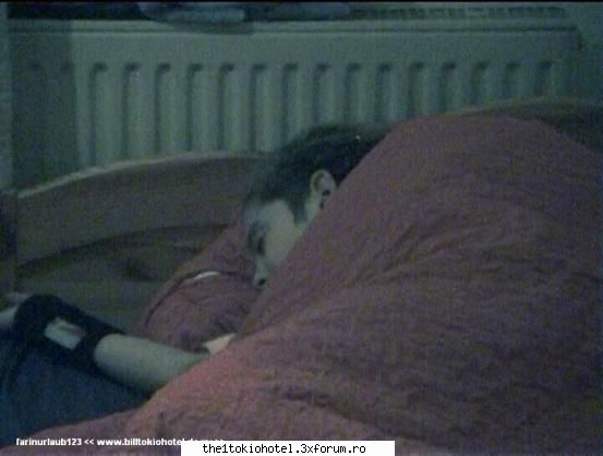 pIcS cu Tom... - c scumpik e knd doarme!!!nu-i asa? - Tom