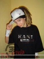 tom...ji ..noul look:) - e ok poza asta? - Tom